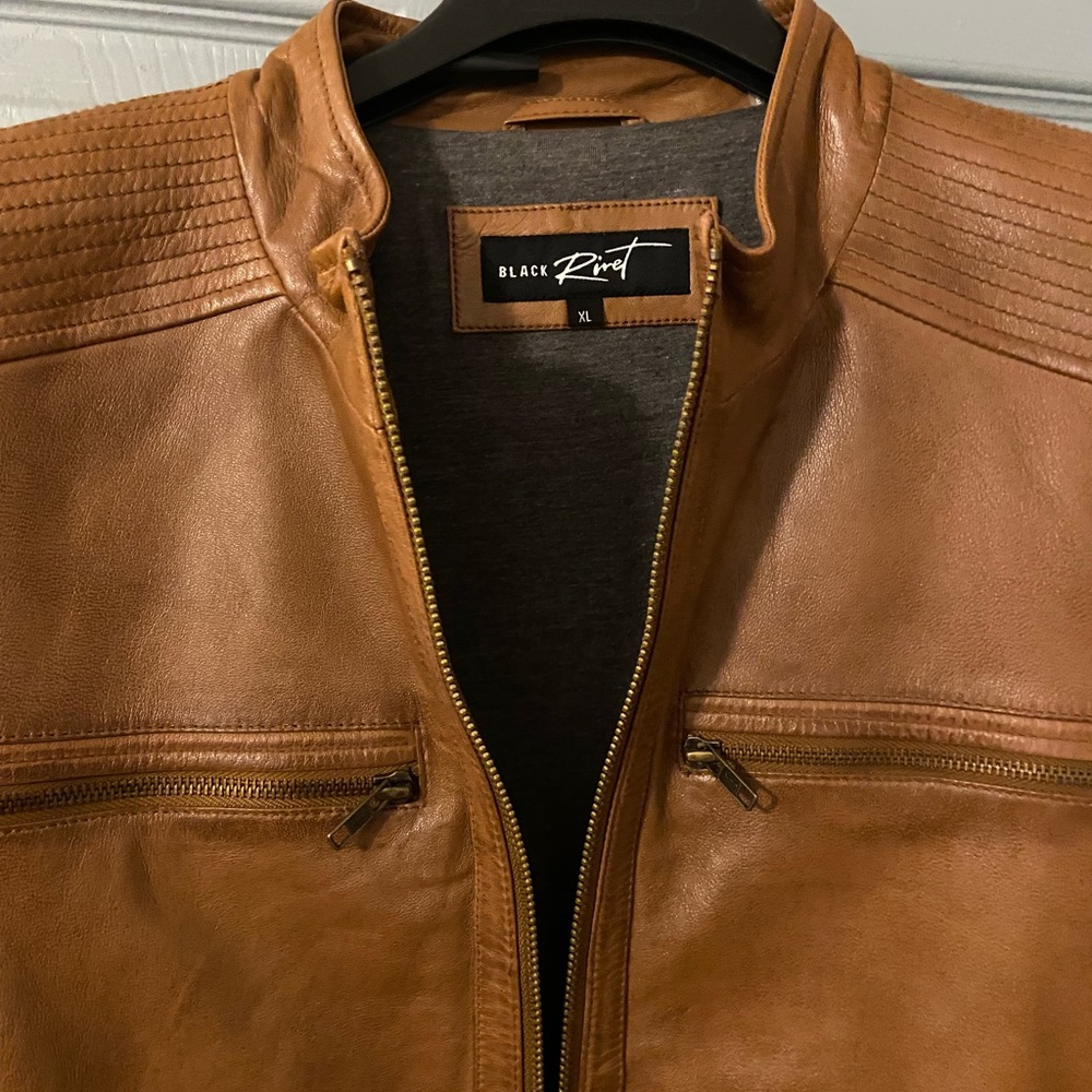 Extra large cognac genuine leather barely warn (used) like new.